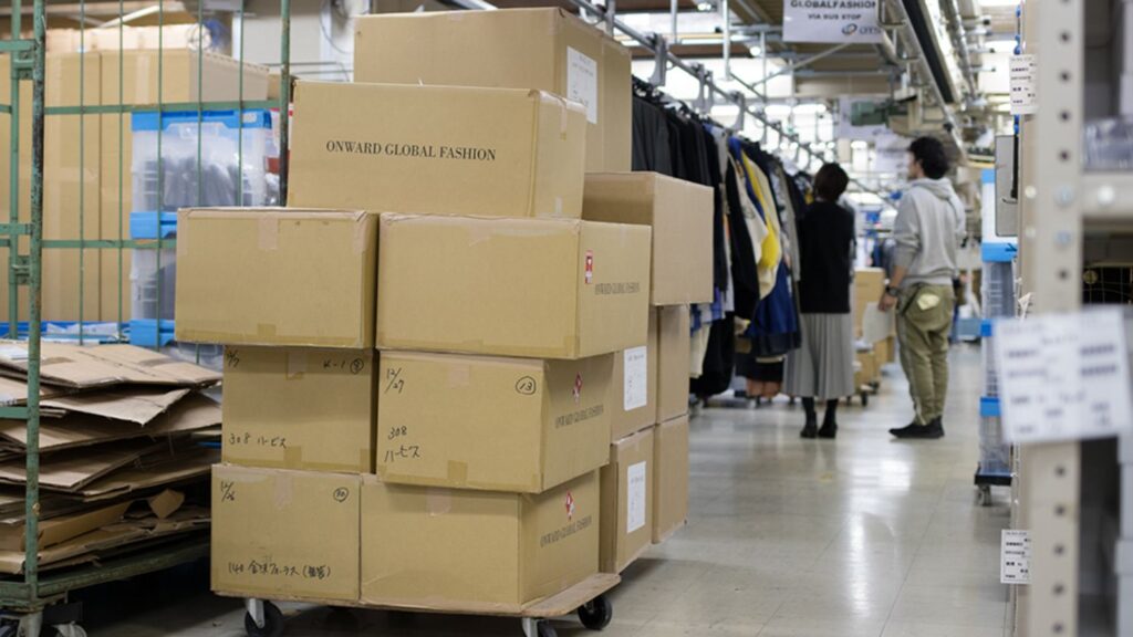皮革製品修理 :ファッション物流に必要な設備はすべて標準装備!